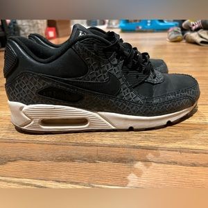 Nike Air Max women’s size 11